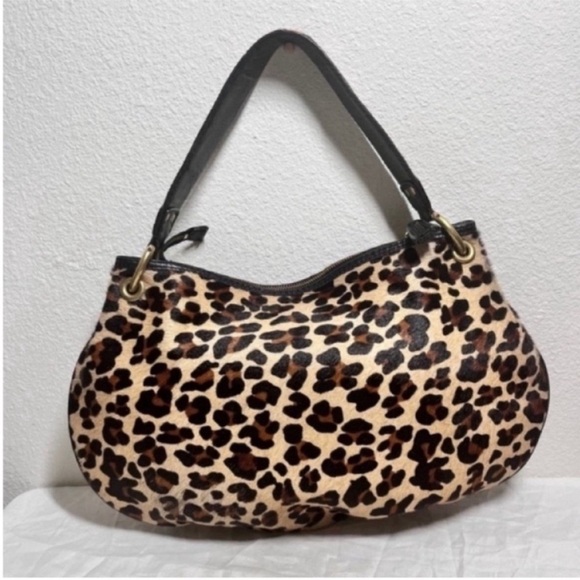 Antonio Melani Leather Cowhide in Leopard Print
▪️18”x11.5”
▪️Strap 16.75” - Picture 1 of 7